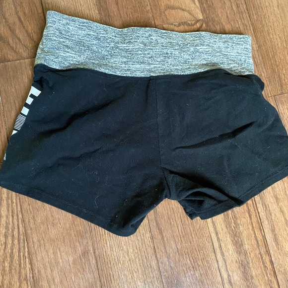 PINK Victoria's Secret yoga Shorts Size S Yoga Athletic Workout - Picture 2 of 4
